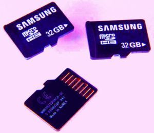Samsung 32GB microSD 32 gigabájtos microSD a Samsungtól