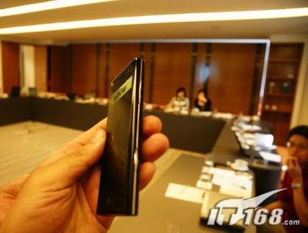LG BL40 Friss képeken a titkos LG BL40