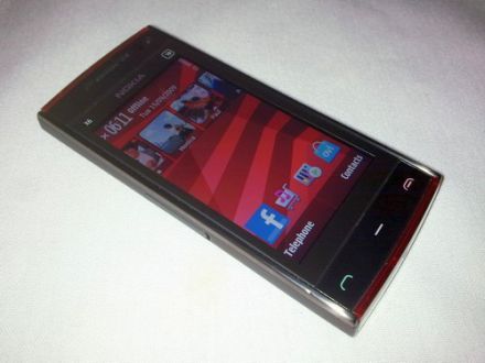 /txt/hirek/kepek/nokiax6-vs-nokian97mini-01_20100712.jpg Nokia X6 szoftverfrissítés érkezett