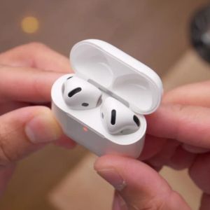 AirPods 4 és AirPods Max: Javíthatósági problémák és minimális belső változások