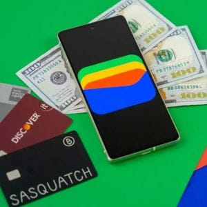 Új gyorsbillentyű érkezhet az Androidra a Google Wallet indításához