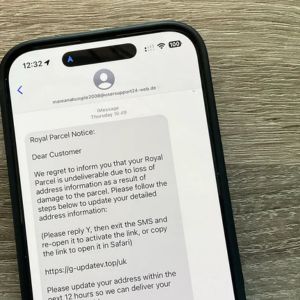 Új biztonsági rések az iPhone USB-C portjában és az iMessage-ben