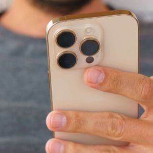 Már megint rosszul fogod: kijelző gondok az iPhone 16 Pro felhasználóinál