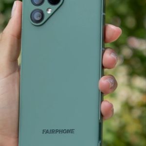 A Fairphone 5 új, megfizethetőbb változata és színváltozata jelent meg.