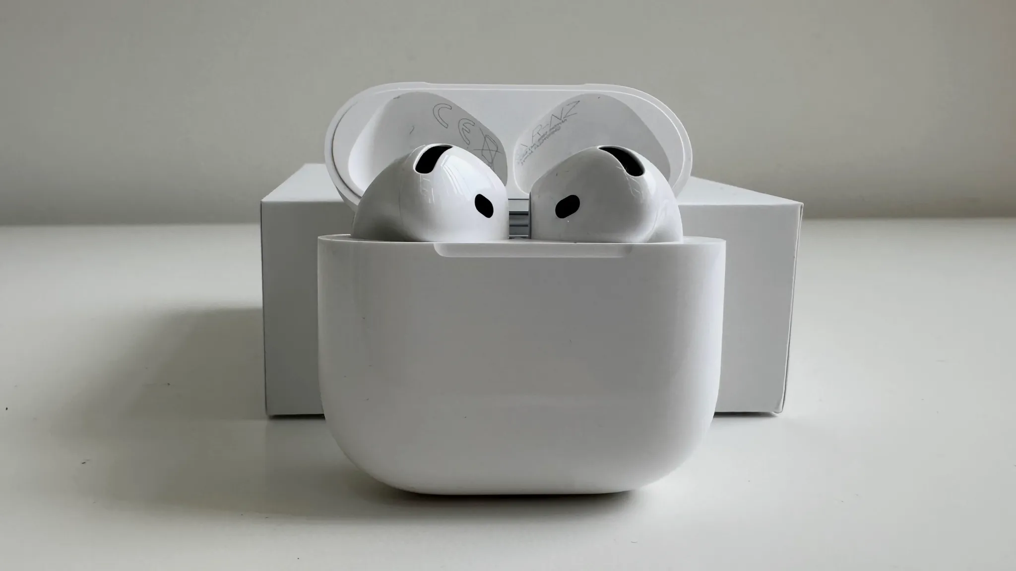 Megérkezett az AirPods 4 – minden, amire vártunk