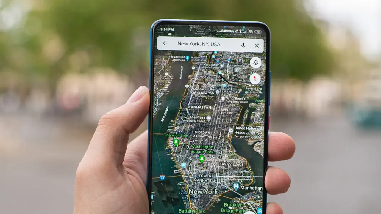 A Google Maps finomítja a felhasználói felületet, hogy kevesebb helyet pazaroljon a képernyőn